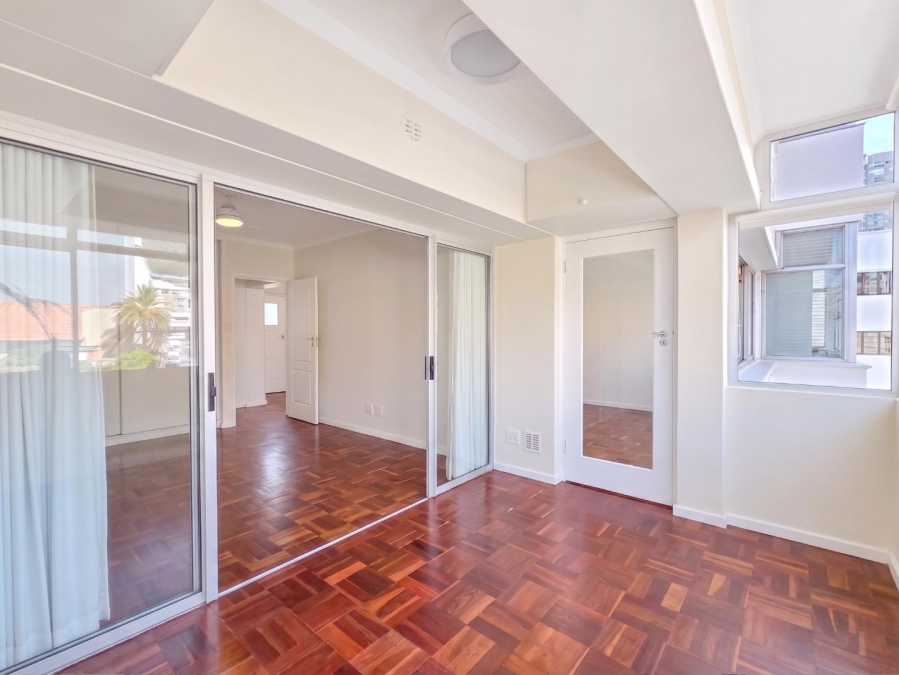 To Let 1 Bedroom Property for Rent in Sea Point Western Cape